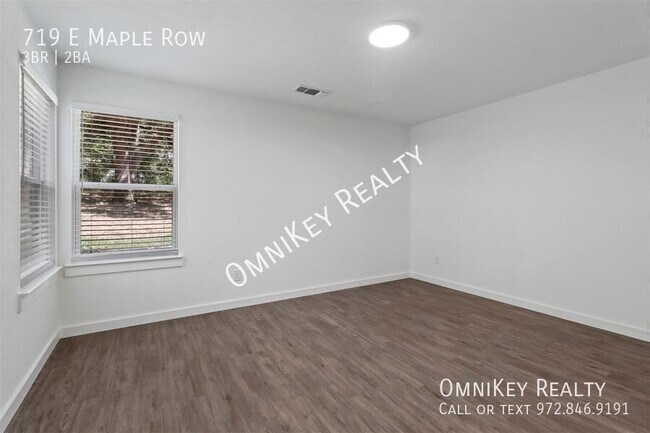 Building Photo - 719 Maple Row