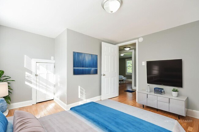 Building Photo - 4 bedroom / 1.5 bath in West Ashley ~ Move-in Today!