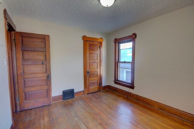 Building Photo - SL AAC907