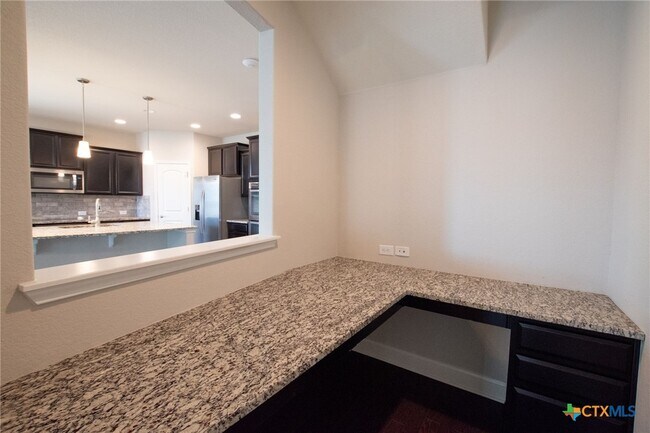 Building Photo - 846 Olive Ln