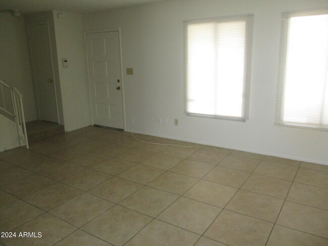 Building Photo - 6557 S La Rosa Dr