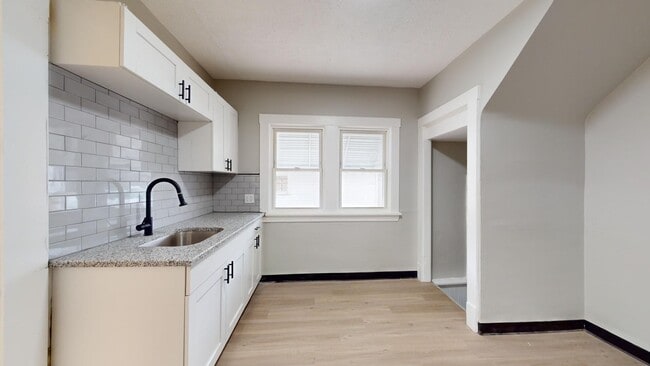 Building Photo - Old Brooklyn Area - 3 Bedroom Single Famil...