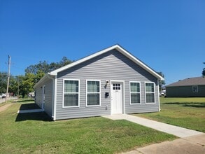 Building Photo - 523 N Tom St