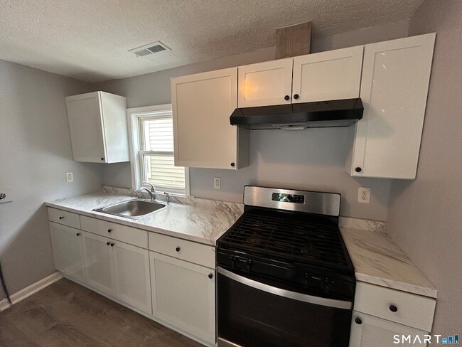 Building Photo - 18 Wilson St