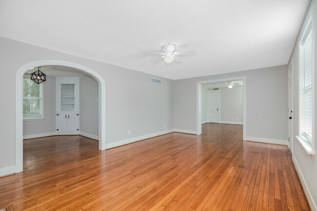 Building Photo - 4618 Avenue S 1/2