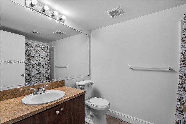 Building Photo - 3229 Coral Lake Dr