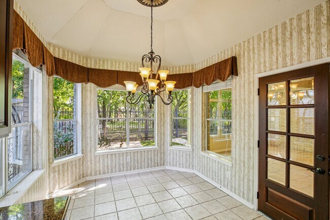 Building Photo - 8822 Ballinger Dr