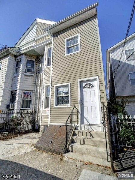 Building Photo - 76 Highland Ave