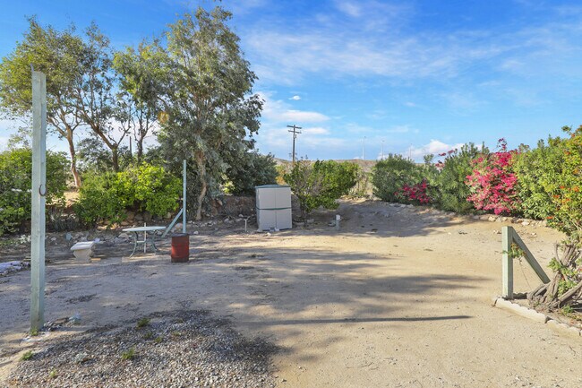Building Photo - 60781 Painted Hills Rd