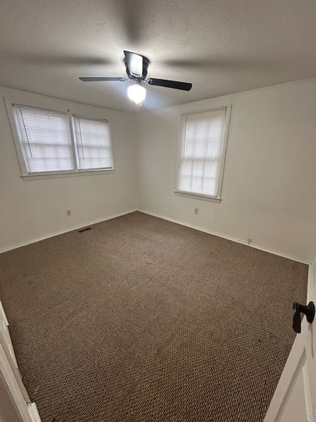 Building Photo - 3-Bedroom, 1-Bath House