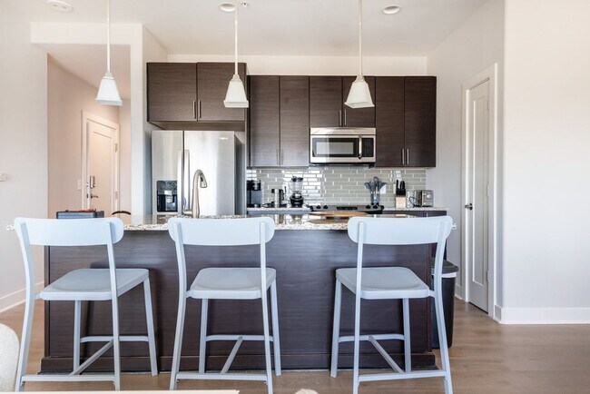 Building Photo - 10 Light St