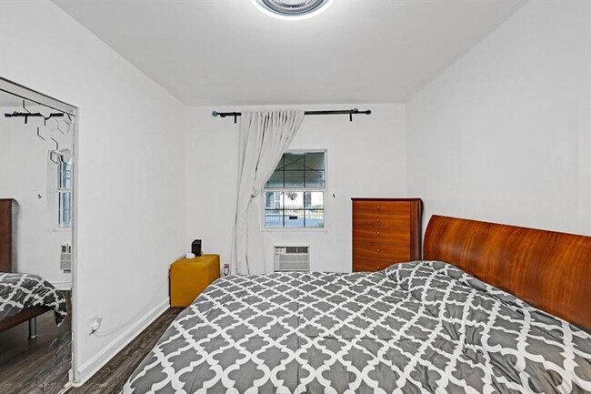 Building Photo - 2000 Jackson St