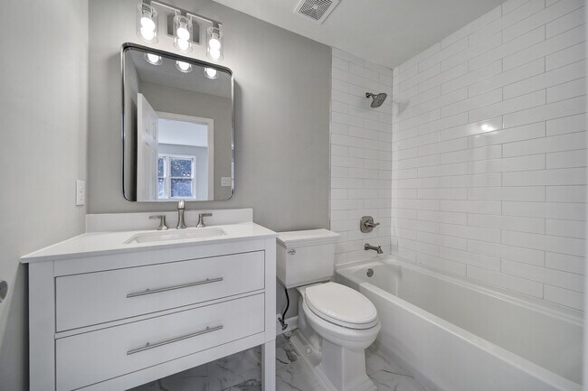 Bathroom 2 - 333 Circle Ave