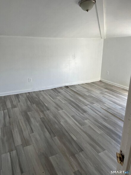 Building Photo - 40 Jane St