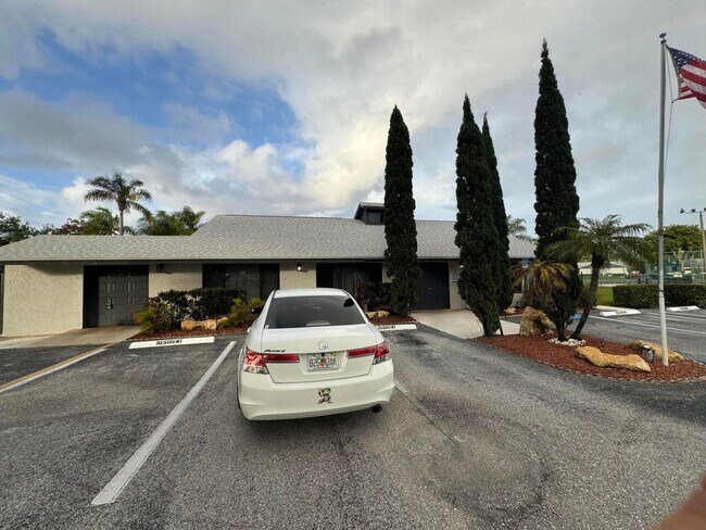 Building Photo - 1148 Summit Trail Cir