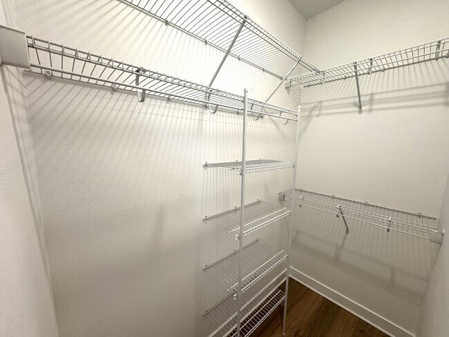 Building Photo - 1371 Keosauqua Way