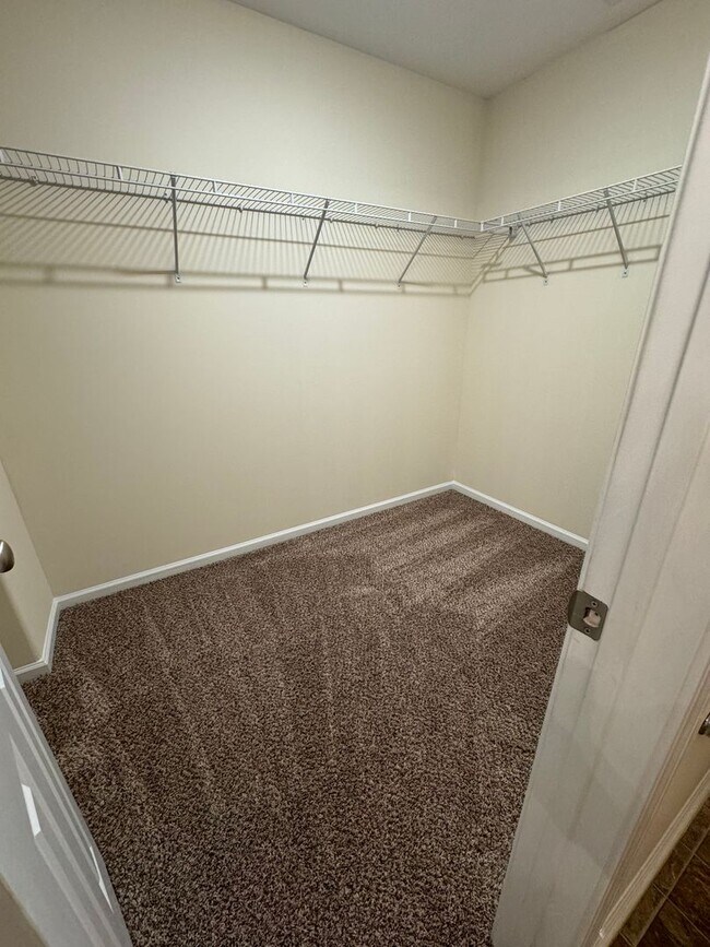 Building Photo - 32 Amber Dr