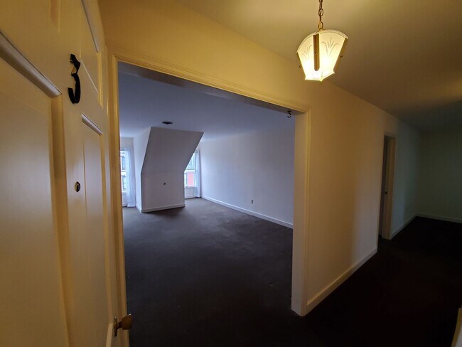 Building Photo - 34 S Hanover St