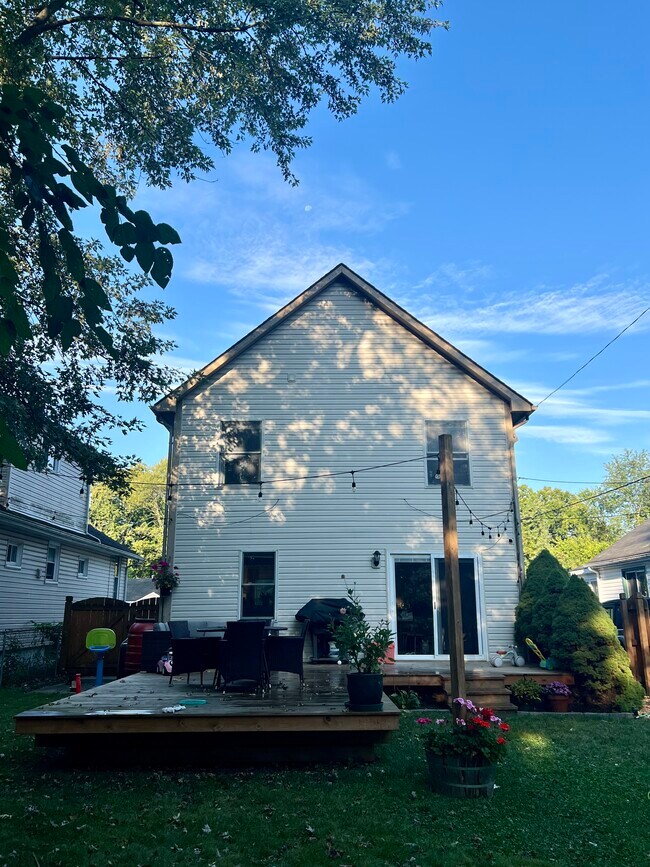 Building Photo - 570 Stratford Rd