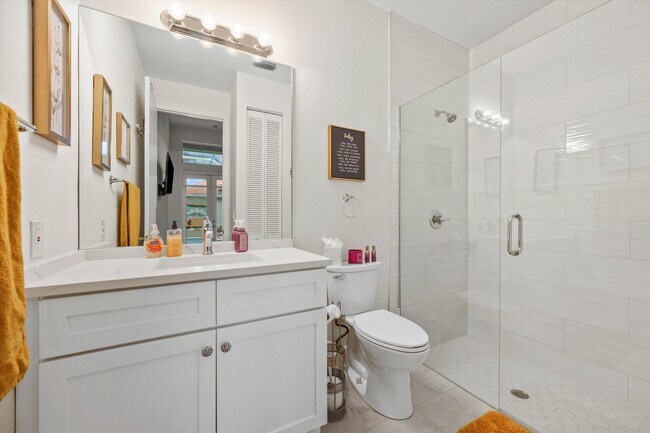 Building Photo - 10891 Fairmont Village Dr