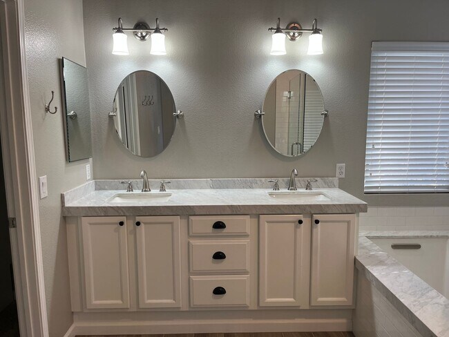 Building Photo - 30133 Destiny Dr