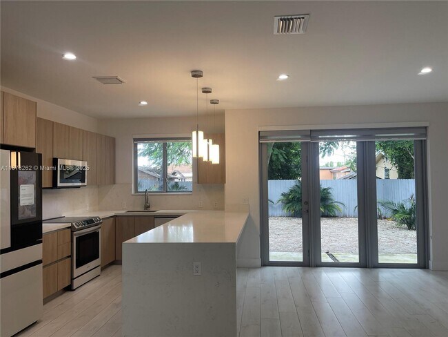 Primary Photo - 3155 NW 103rd St