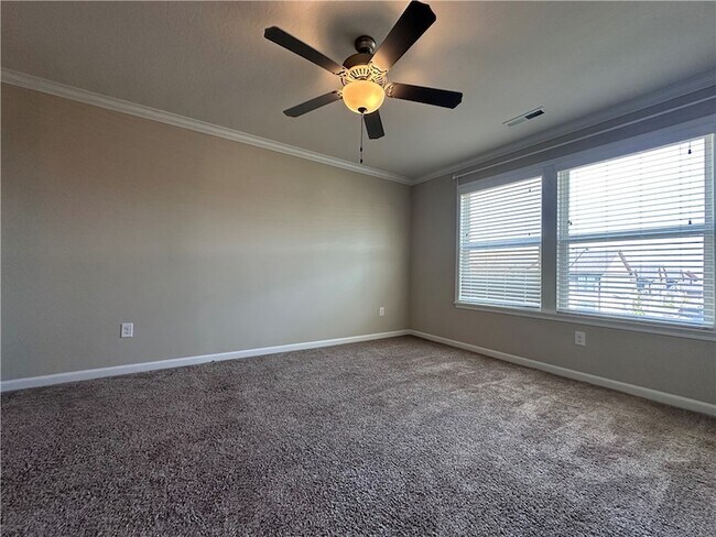 Building Photo - 16 Old Pond Rd