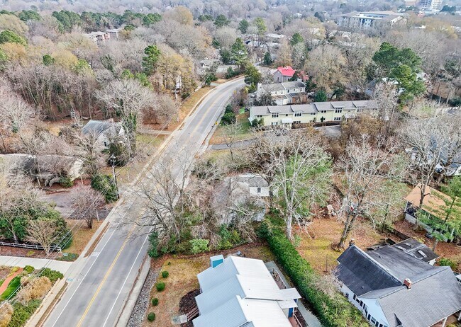 Building Photo - 607 N Greensboro St