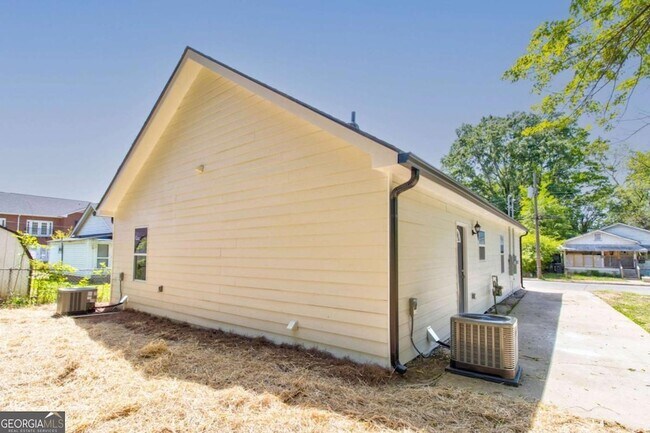 Building Photo - 1211 Spring Creek St SW