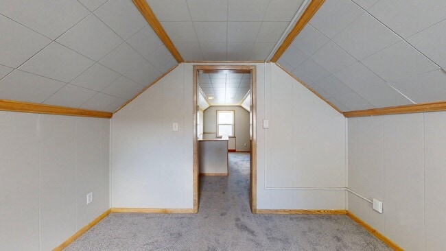 Building Photo - Fulton/W.58th neighborhood; 3 bedroom/2bat...