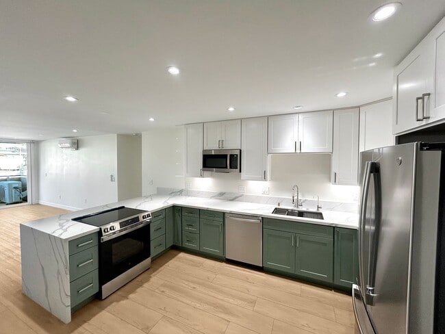 Building Photo - Beautiful 2BD/2BA Fully Remodeled w/ Reser...