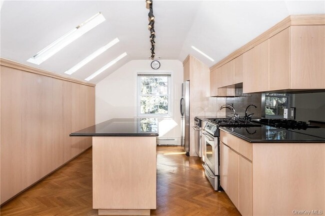 Building Photo - 89 Ridgewood Ave