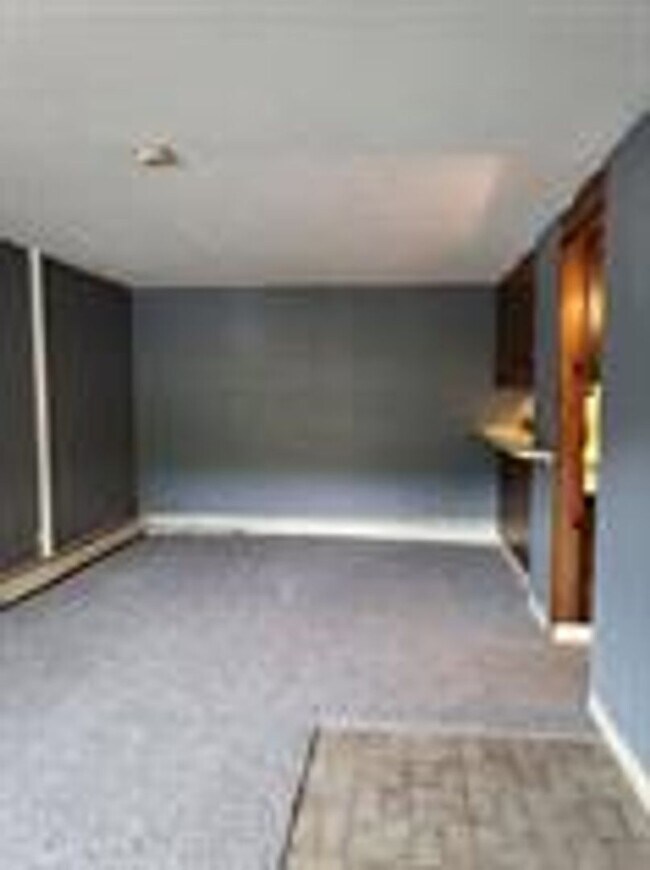 Building Photo - Heat included! Walk to gondola or town!