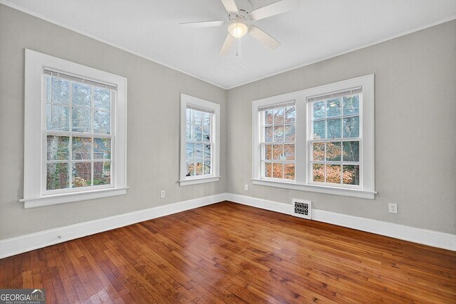 Building Photo - 444 Burlington Rd NE