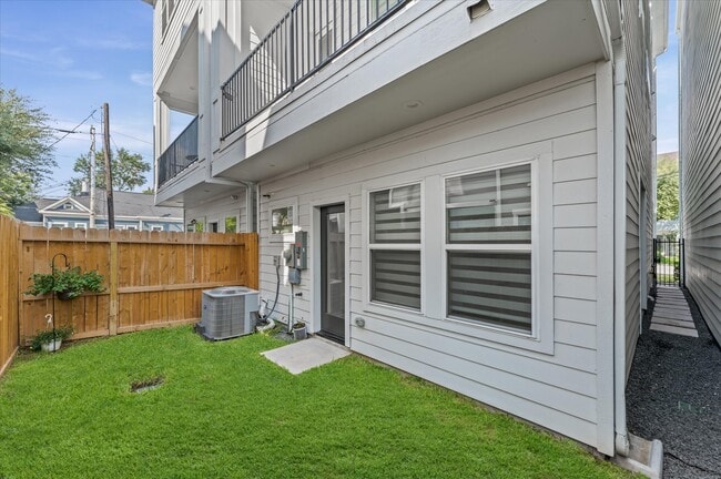Building Photo - 1437 Ennis St