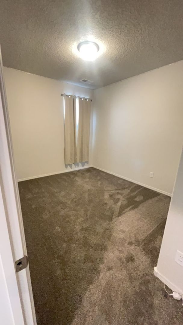 Building Photo - Beautiful UPGRADED 3bedroom 2 bathroom Hom...