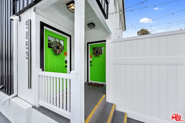Building Photo - 5853 Vineland Ave