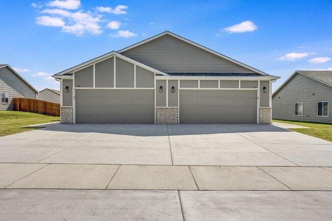 Building Photo - "Discover Modern Comfort: Spacious 3-Bed, 2-Bath Duplex in Charming Bel Aire, KS!"