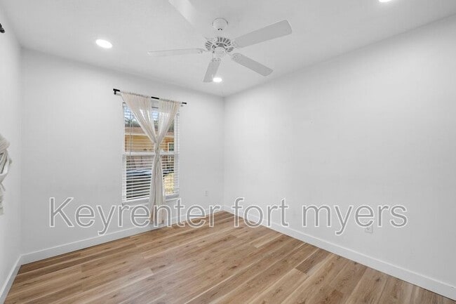 Building Photo - 236 Delray Ave