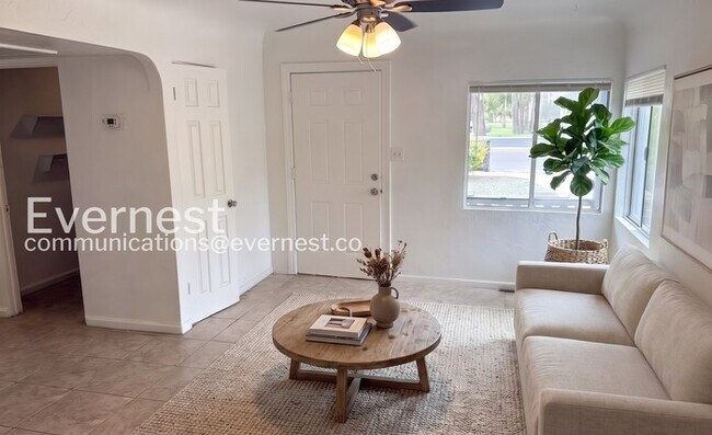 Building Photo - Spacious Town Home with All Essential Amenities | Pet Friendly