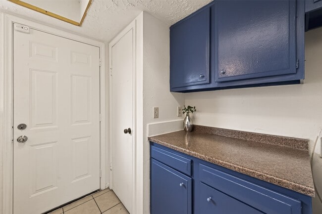 Building Photo - 6375 S Briar Bayou Dr