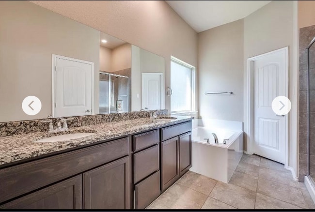 Building Photo - 2025 Lake Vista Dr