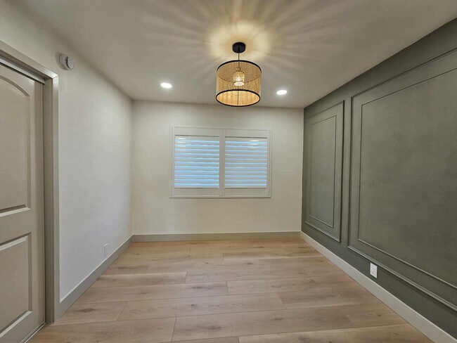 Building Photo - 114 S Emerald Pl