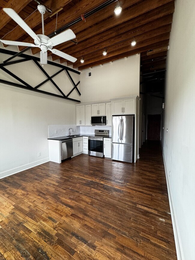 Building Photo - Happy Holler