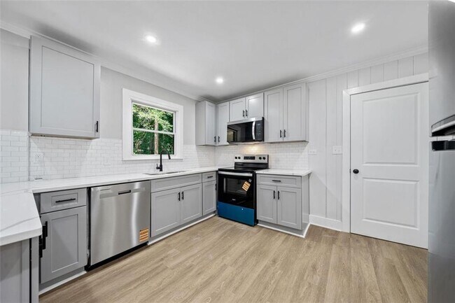 Building Photo - 1905 Fort Valley Dr SW