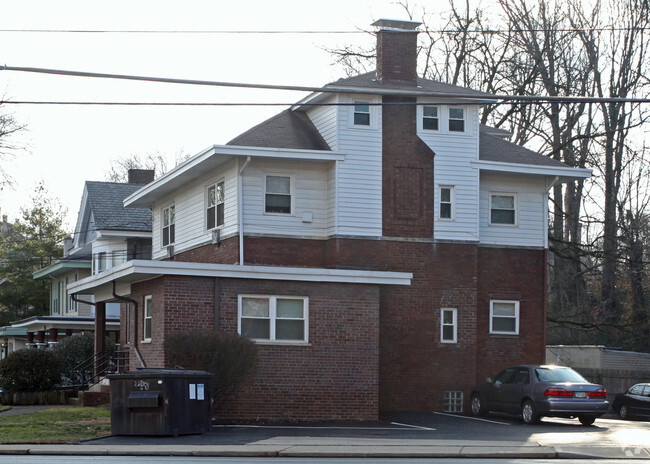 Building Photo - 2301 East Hill Ave