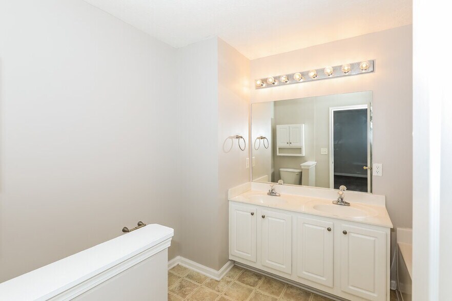 Building Photo - 145 Alessie Dr