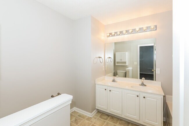 Building Photo - 145 Alessie Dr