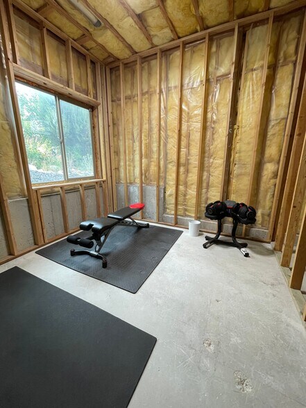 Building Photo - 3989 E Yakima Way