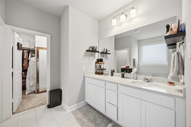 Building Photo - 2940 Golden Dust Dr